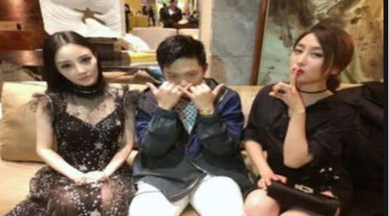 吃瓜群众看娱乐圈